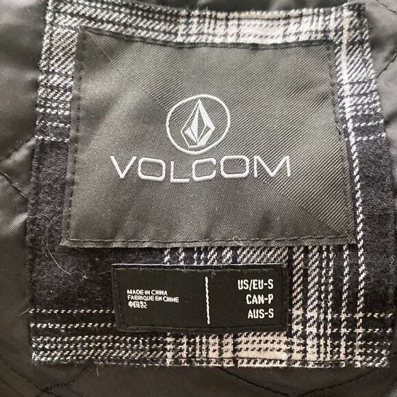 Volcom Men's Black and White Plaid flannel Jacket. Size small never worn - Picture 6 of 6